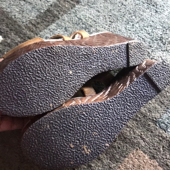 Volatile - Picture 2 of 4